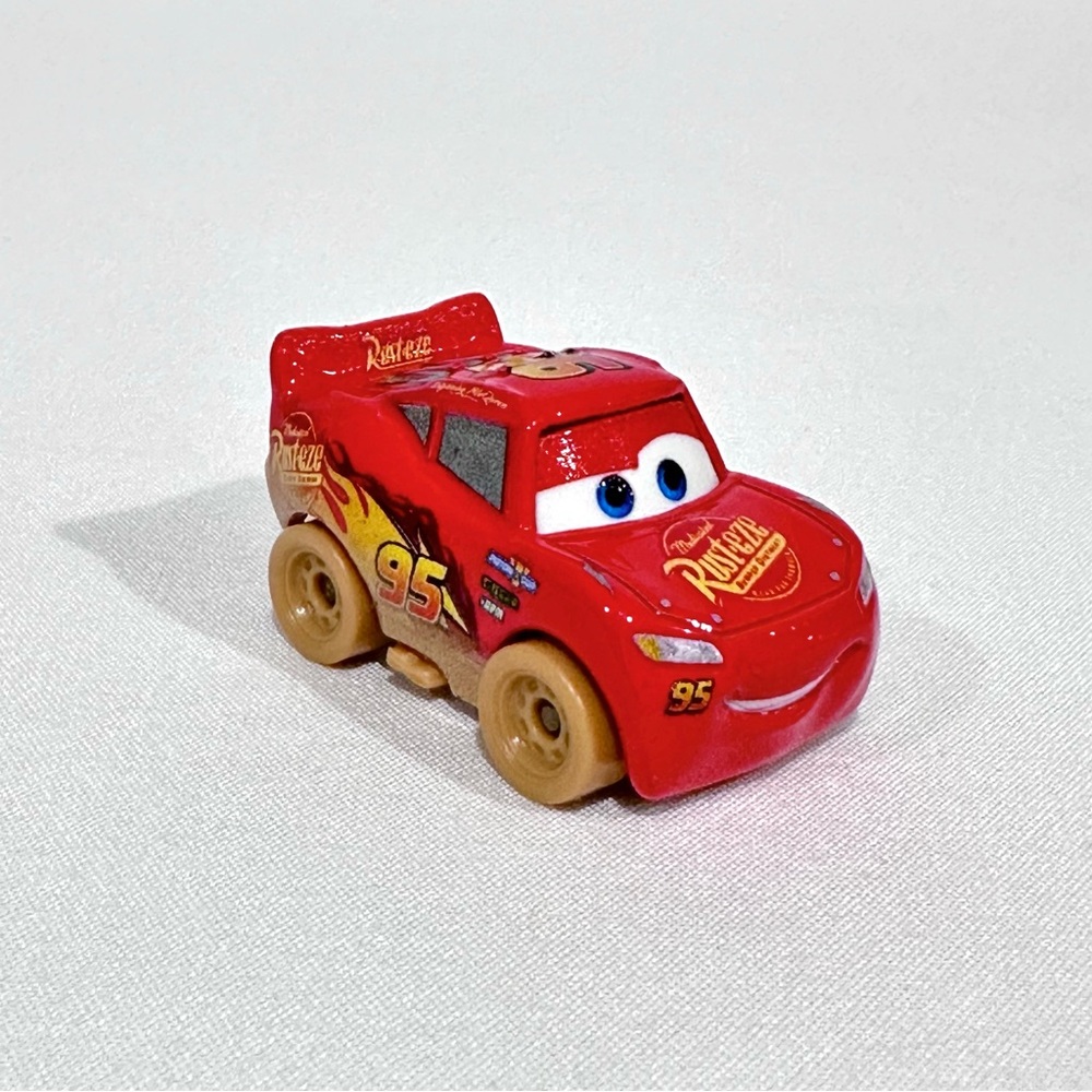 Disney Cars 3 Die-cast Mini Racers Dirt Track McQueen 2016 Mattel